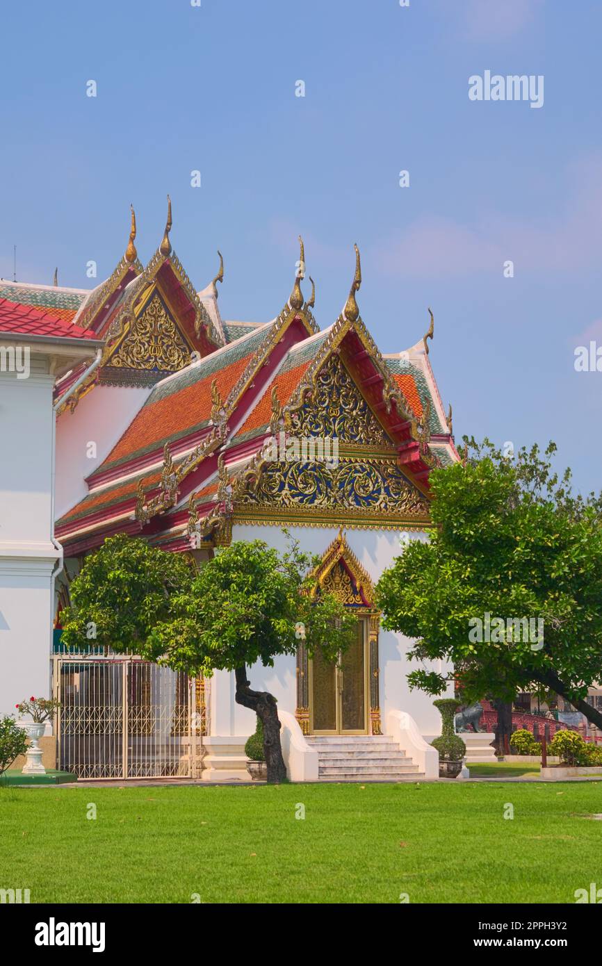 Tempel des Wat Benchamabophit, in Bangkok, Thailand, auch bekannt als Marmortempel. Eingang hinten. Stockfoto