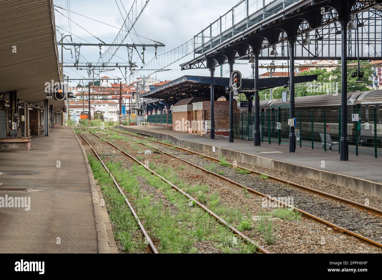 HENDAYE, FRANKREICH - 16. AUGUST 2013: Innenansicht des Bahnhofs Hendaye, im Süden Frankreichs, einem Verbindungspunkt an der Grenze zu Spanien Stockfoto