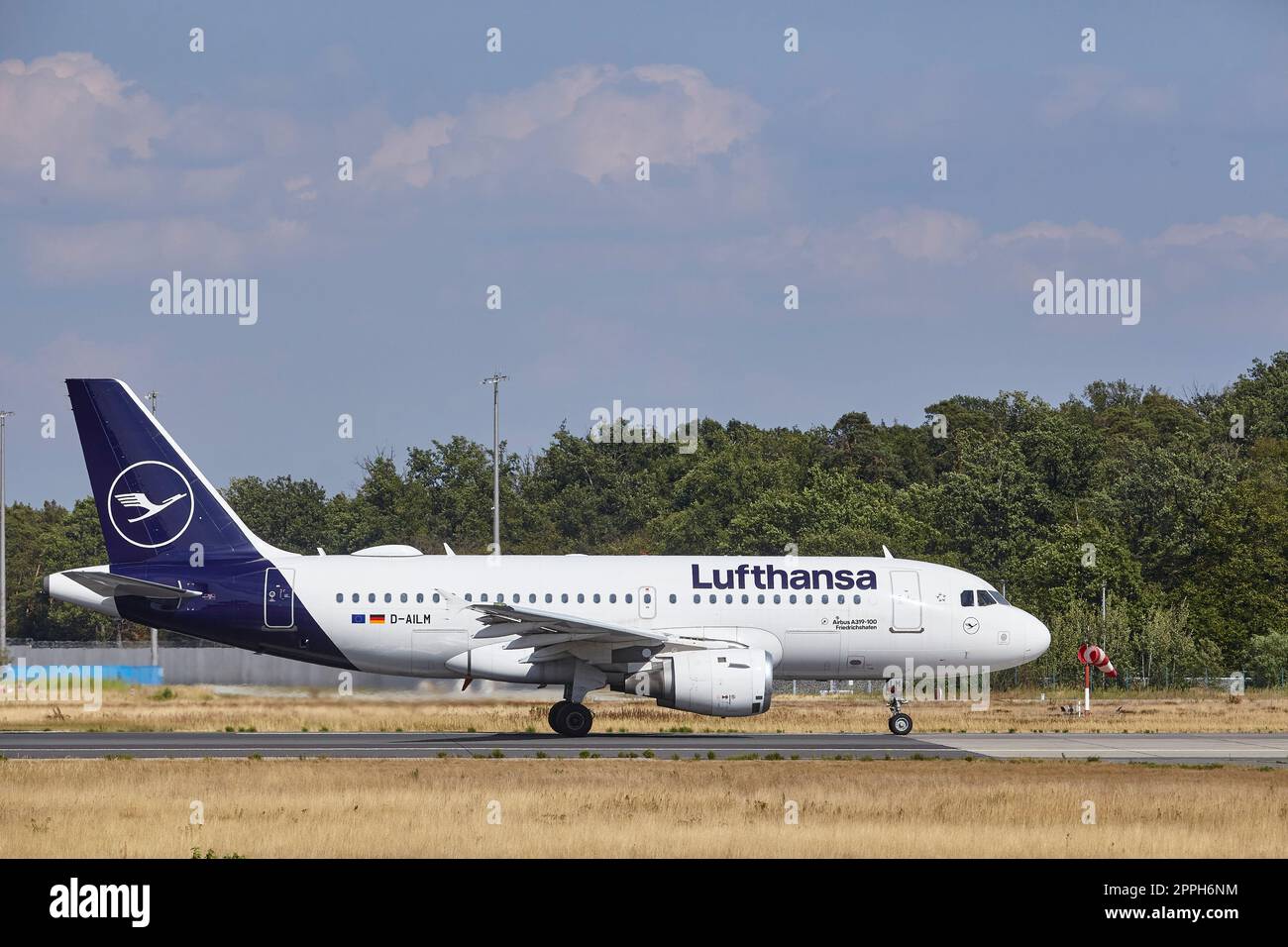 Flughafen Frankfurt Fraport - der Airbus A319-114 der Lufthansa startet Stockfoto