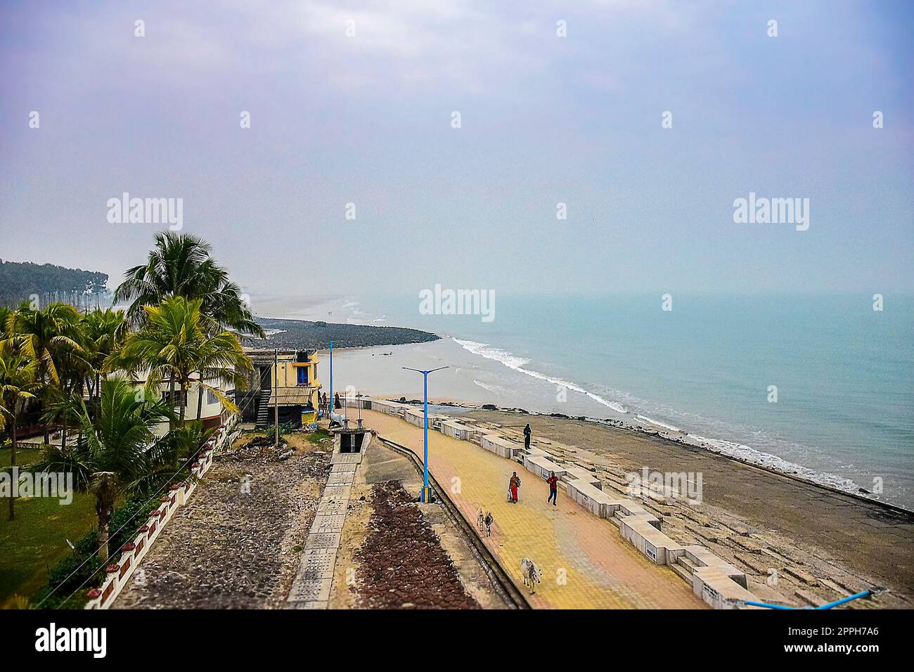 Leute reisen für eine Tour zur Küste und zu den Stränden Digha, einer Stadt an der Bucht von Bengal, sehr nahe zu Odisha, Staat, Indien, sehr beliebtes Strandresort in Ostindien. Mandarmoni, Tajpur, Talsari, fast die Strände von Digha. Asien, Indien im Jahr 2019. Stockfoto