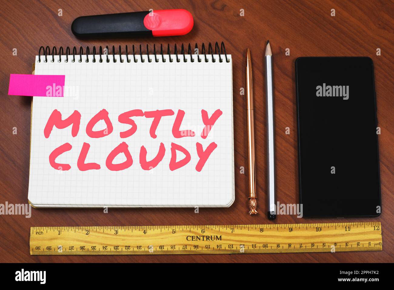 Konzeptuelle Bildunterschrift überwiegend bewölkt. Konzeptuelles Foto schattige vaporöse Foggy Fluffy nebulösen Wolken Skyscape Stockfoto