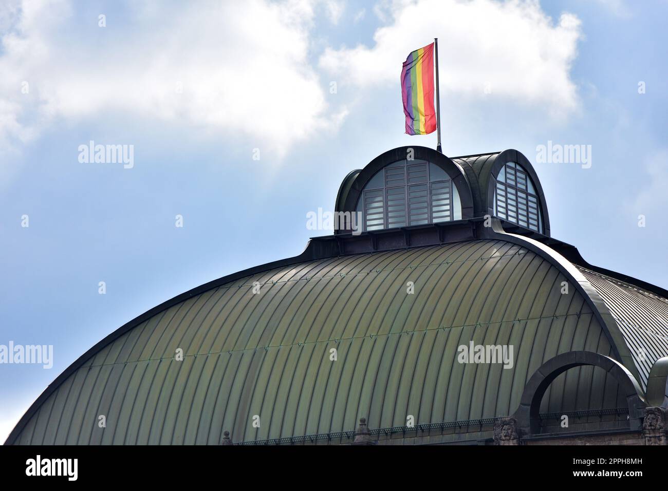 Rainbow Flag Nürnberg Altstadt Bahnhof Stockfoto