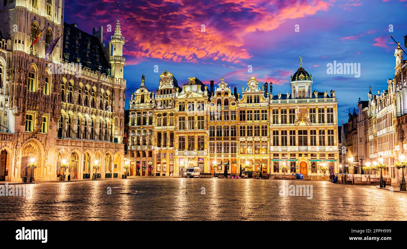 Architektur des Grand Place in Brüssel, Belgien nach der Dämmerung Stockfoto