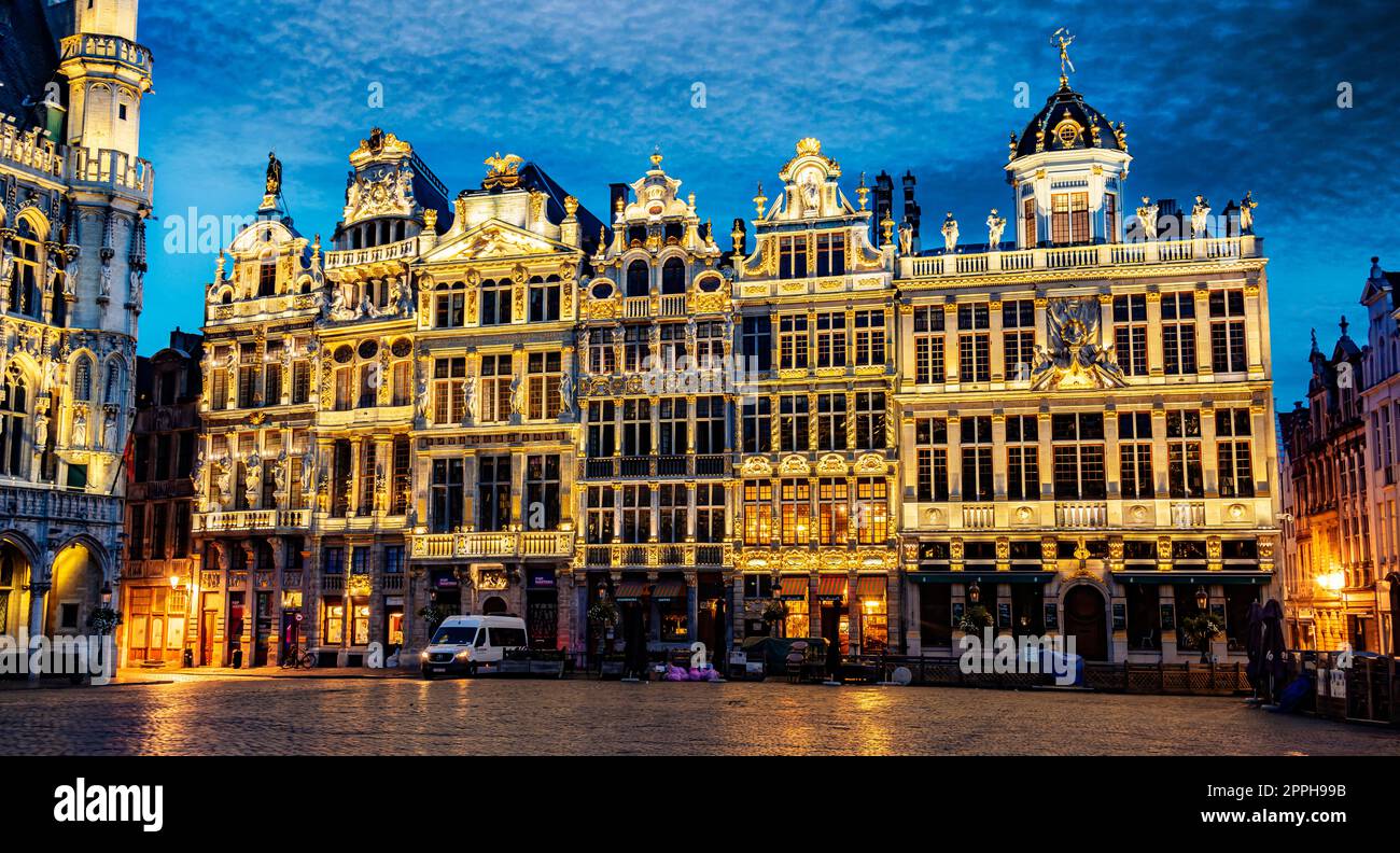 Architektur des Grand Place in Brüssel, Belgien nach der Dämmerung Stockfoto