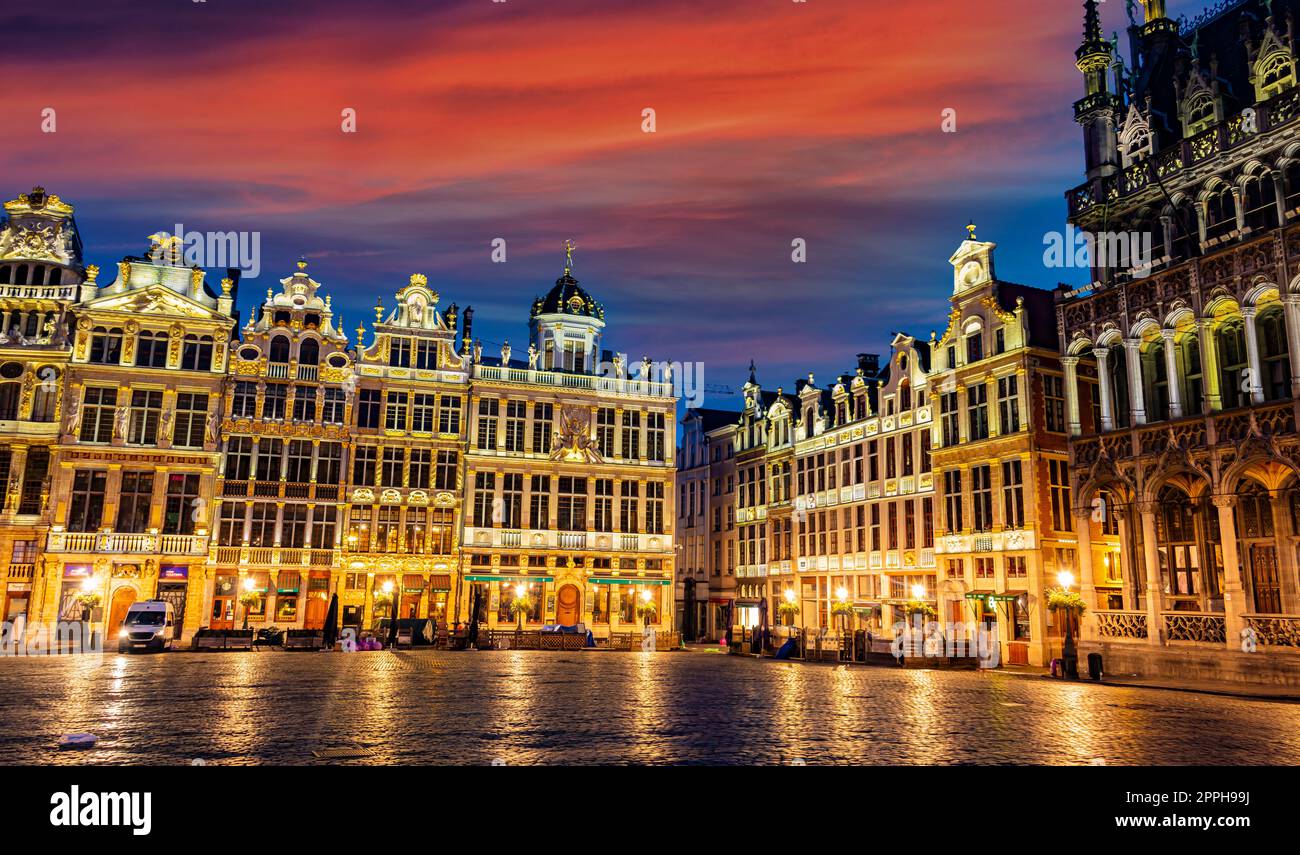 Architektur des Grand Place in Brüssel, Belgien nach der Dämmerung Stockfoto