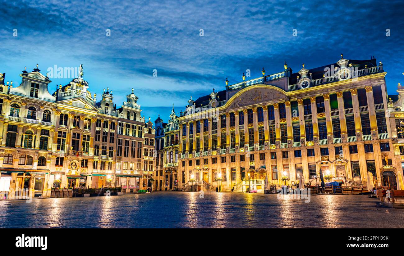 Architektur des Grand Place in Brüssel, Belgien nach der Dämmerung Stockfoto