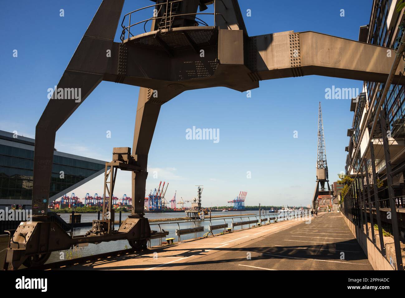 Ein alter Hafenkran in Hamburg Stockfoto