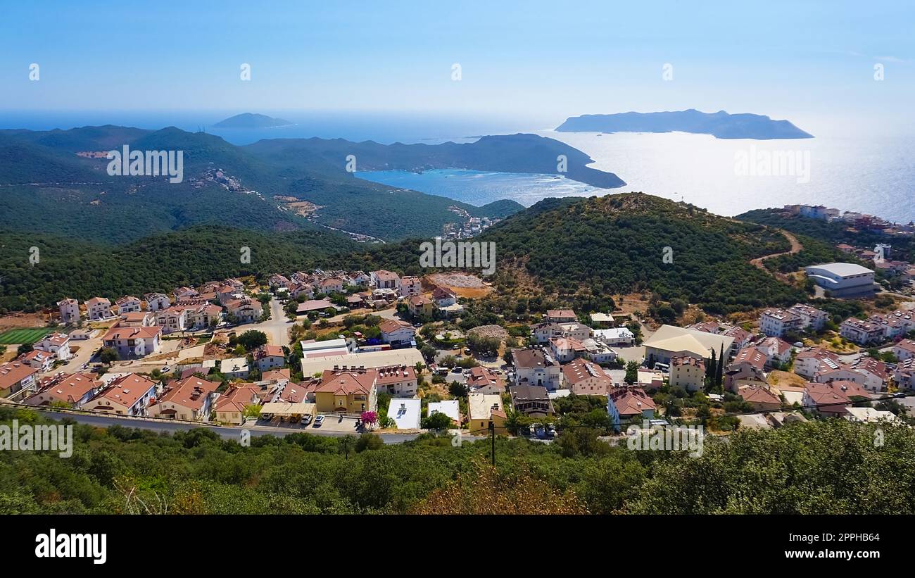 KAS ist ein touristisches Paradies am Fuße des Taurusgebirges des Mittelmeers. KAS County ankommende Touristen, halten Sie sie fest, sie sind von der natürlichen Schönheit und der inspirierenden Aussicht fasziniert. Stockfoto