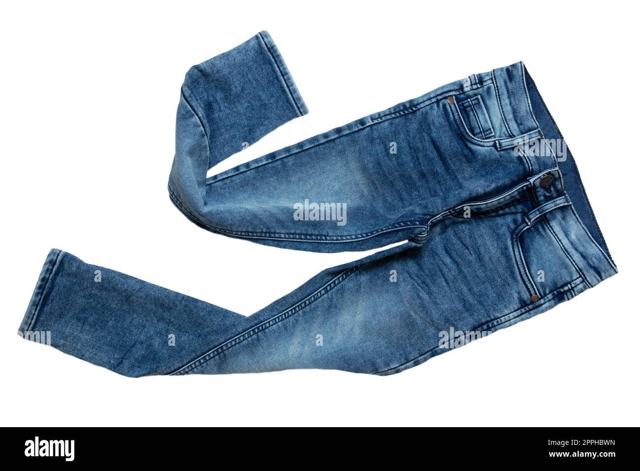 Blaue Jeans. Modische Jeanshose in Blau oder Hose für Jungen, isoliert auf weißem Hintergrund. Sommer- und Herbstmode für Kinder. Vorderansicht. Stockfoto