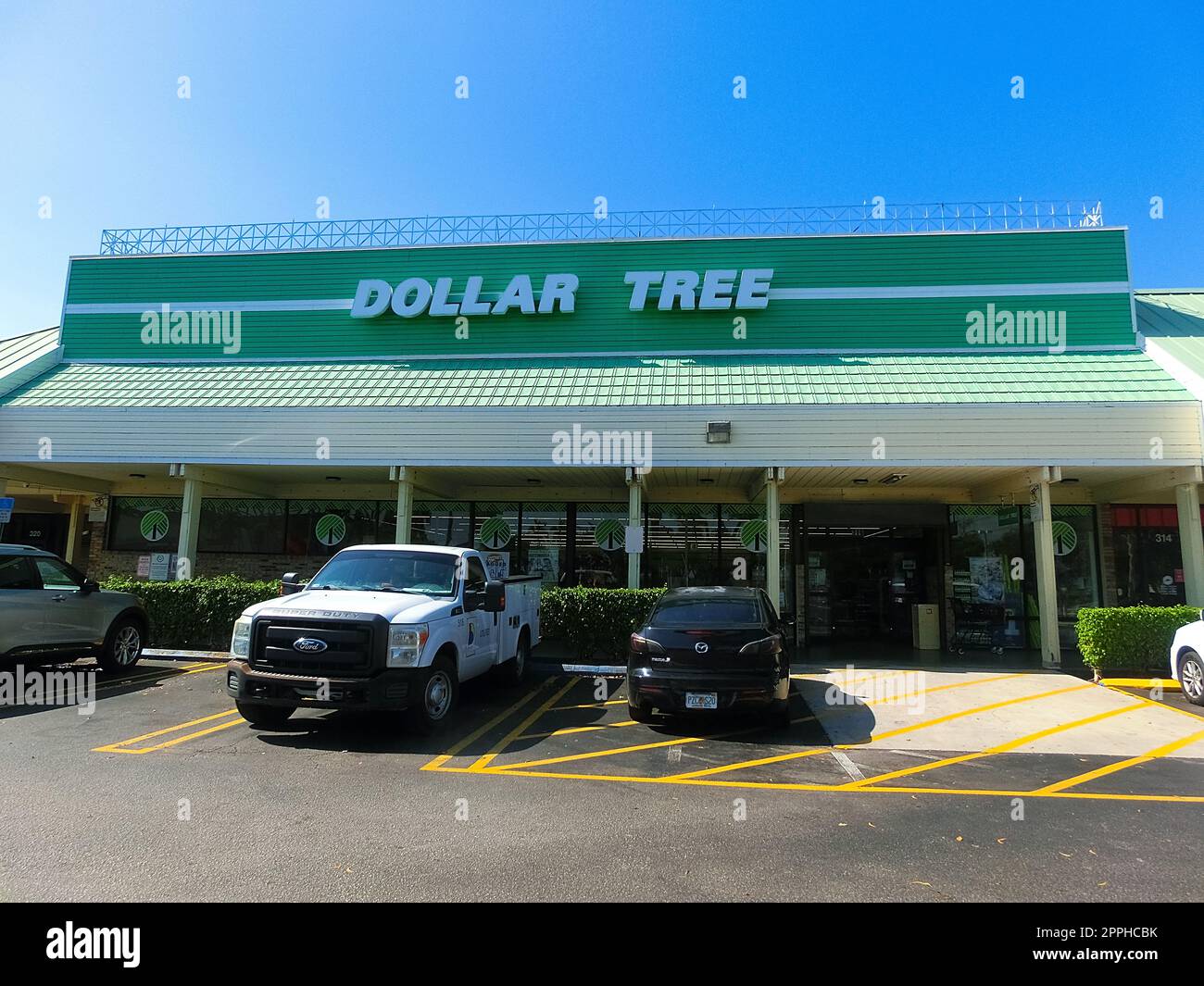 Außenansicht des Budget Store - Dollar Tree in Miami, Florida, USA. Stockfoto