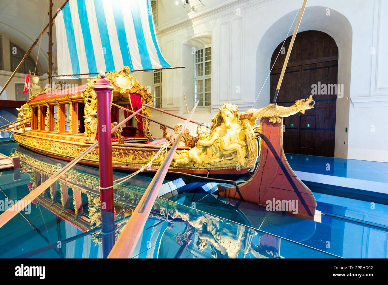 Der Bucentaur (Bucintoro). Antikes Königliches Schiff der Savoia Familie. Venaria Reale, Italien Stockfoto