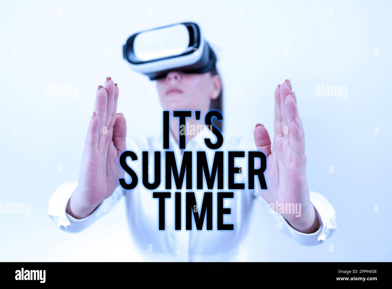 Inspiration zeigt Zeichen IT S Sommerzeit. Business Showcase Saison für Spaß und Aufregung bei sonnigem Wetter Stockfoto