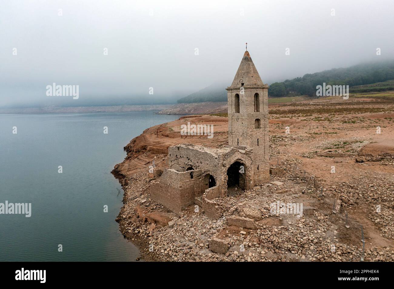 Luftaufnahme des Stausees Sau, im Fluss Ter, in der Provinz Girona, Katalonien, Spanien. Stockfoto