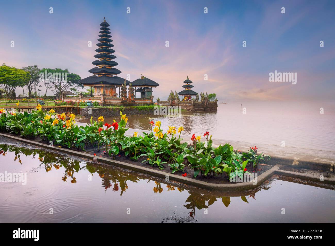 Pura Ulun Danu Tempel auf einem See Beratan, Bali Stockfoto