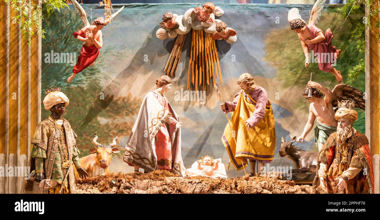 Italienische Krippe - genannt presepe - mit Krippe. Traditionelle weihnachtliche religiöse Szene. Stockfoto