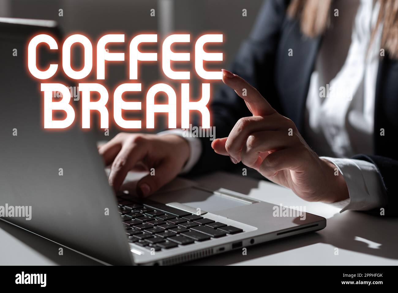 Text mit Inspiration Kaffeepause. Wort für kurze Zeit, die für das Trinken von Kaffee ohne Arbeit vorgesehen ist Stockfoto