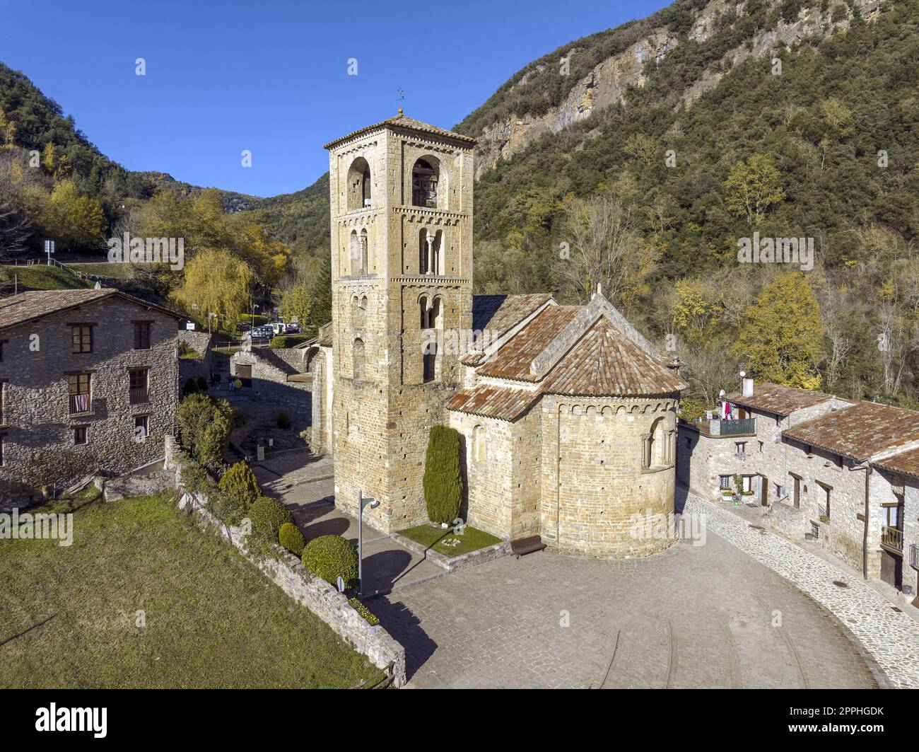 Kirche Sant Cristofol (12. Jahrhundert) im Beget La Garrotxa Catalonia Spanien Stockfoto