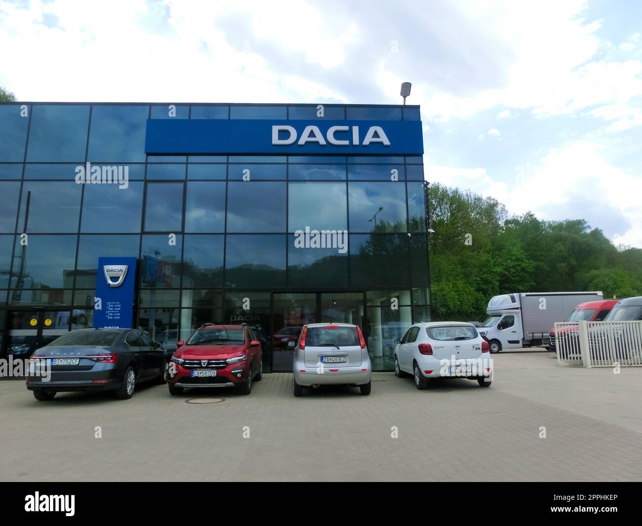 Dacia-Logo-Text und Markenzeichen des Autohändlers des zur Renault-Gruppe gehörenden rumänischen Autos Stockfoto