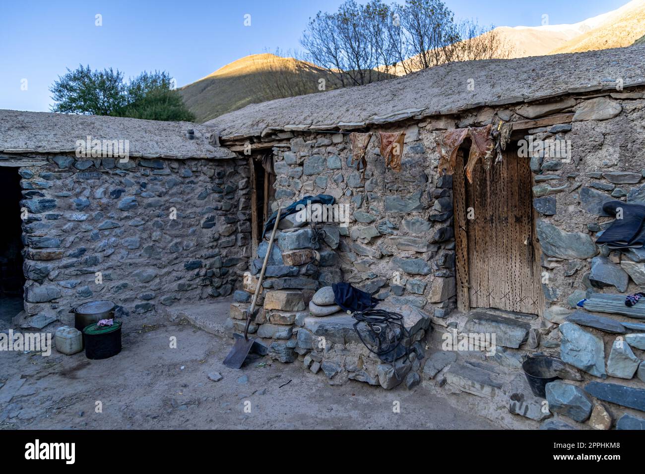 Altes Steinhaus in den Anden in Argentinien Stockfoto