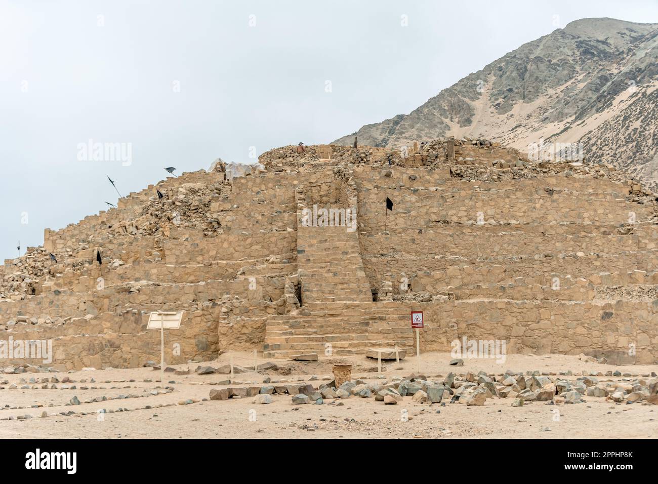 Archäologische Stätte der Karalzivilisation in Peru im Supe-Tal, von der UNESCO zum Kulturerbe der Menschheit erklärt Stockfoto