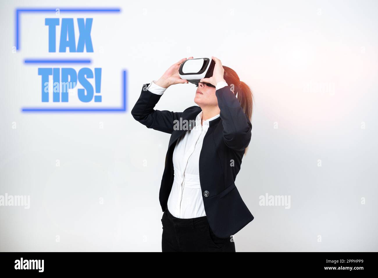 Steuertipps für die Konzeptanzeige. Internet Concept Hilfetipps zur Besteuerung Erhöhung der Einkommenssenkung bei Ausgaben Stockfoto