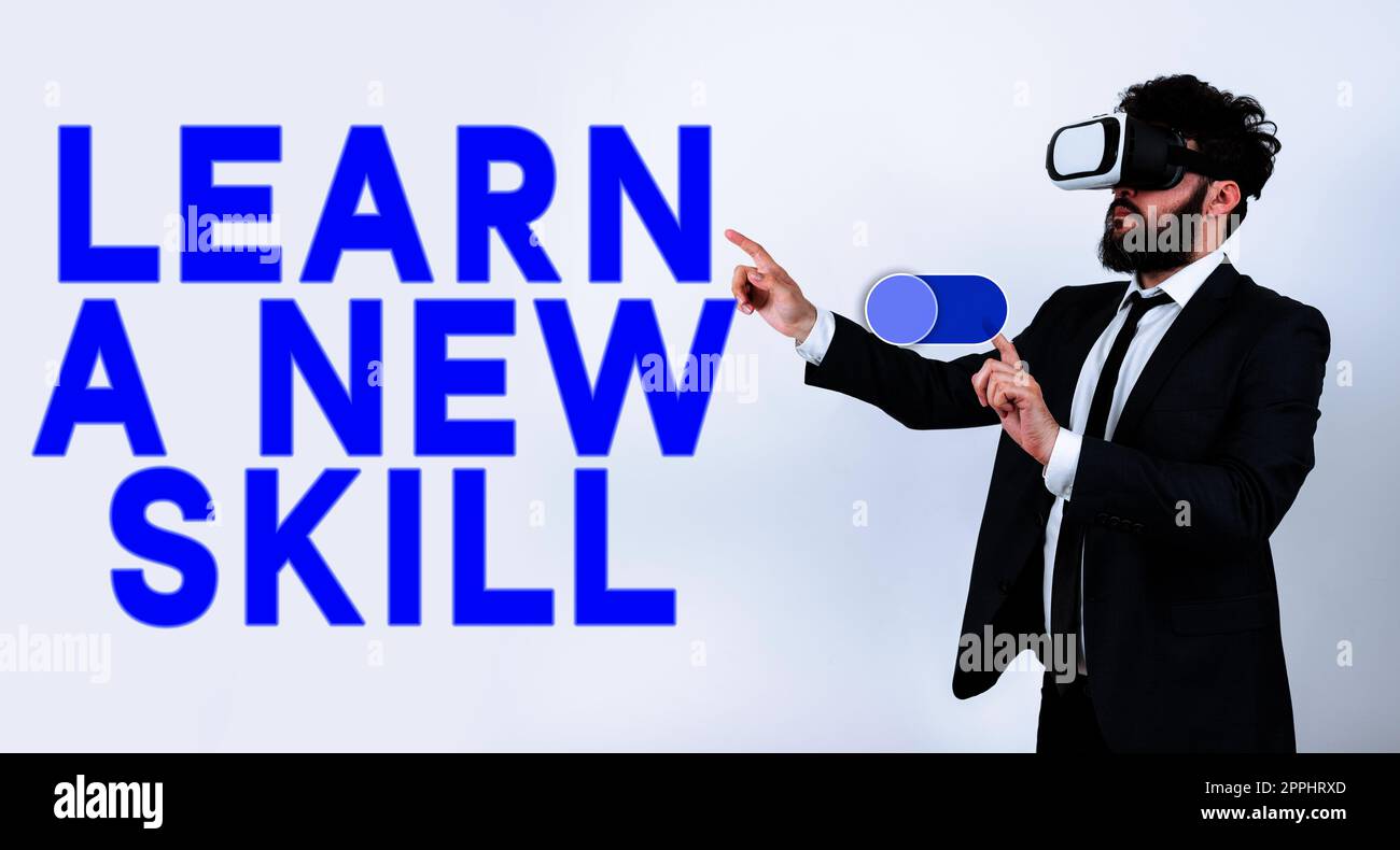 Handgeschriebenes Schild „eine neue Fähigkeit erlernen“. Erwerb von Geschäftsideen durch Lernerfahrung Stockfoto