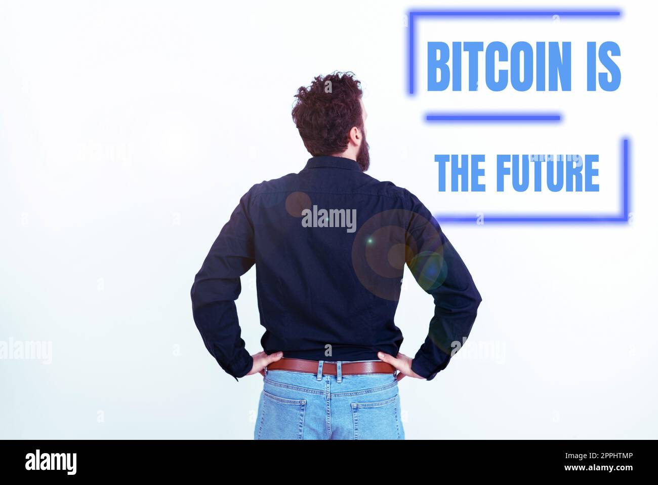 Konzeptionelle Beschriftung Bitcoin ist die Zukunft. Digitaler Markt für konzeptionelle Fotos, auf dem Händler Bitcoins kaufen und verkaufen können Stockfoto