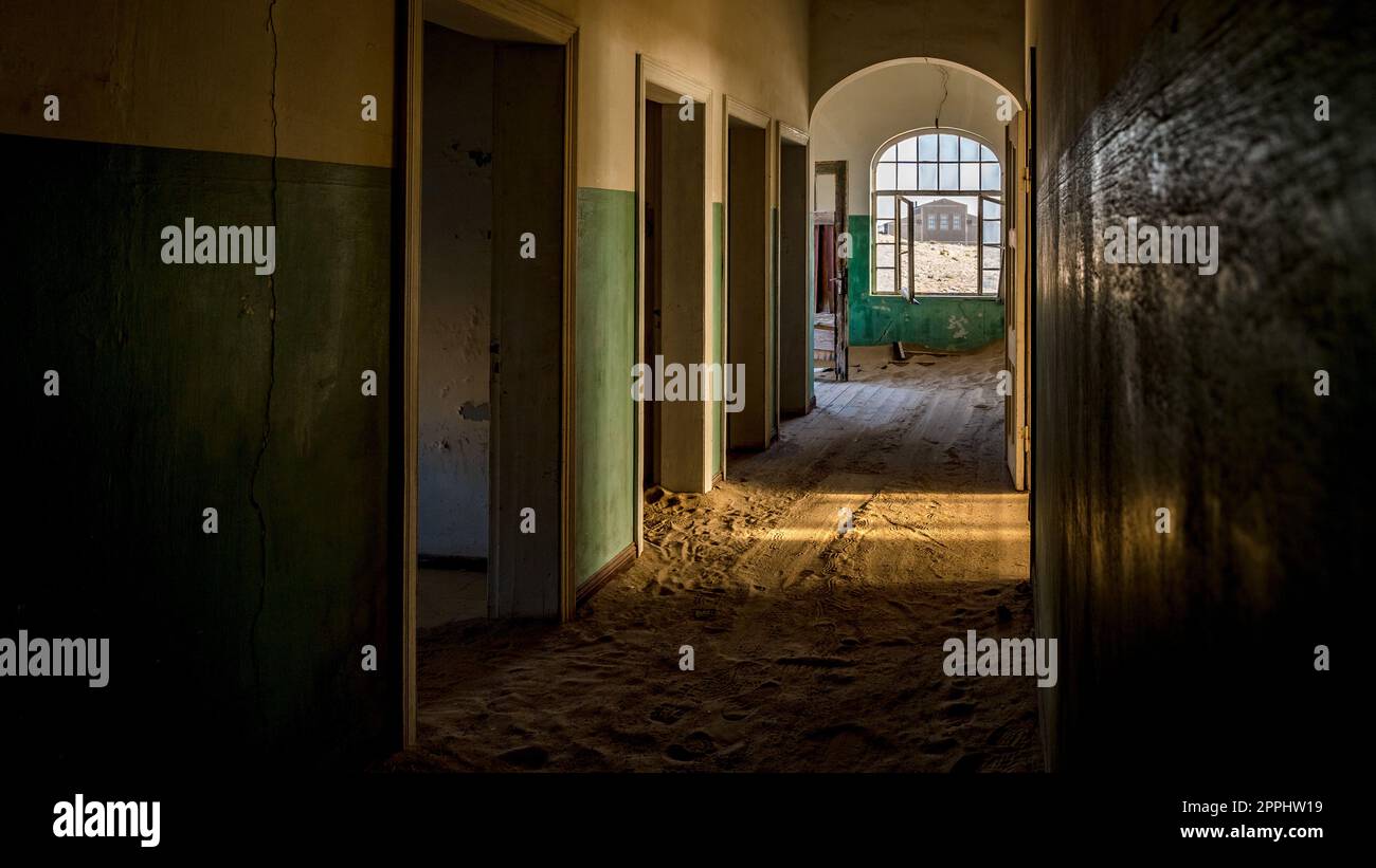 Kolmanskop Geisterstadt in der Nähe von Luderitz in Namibia. Stockfoto