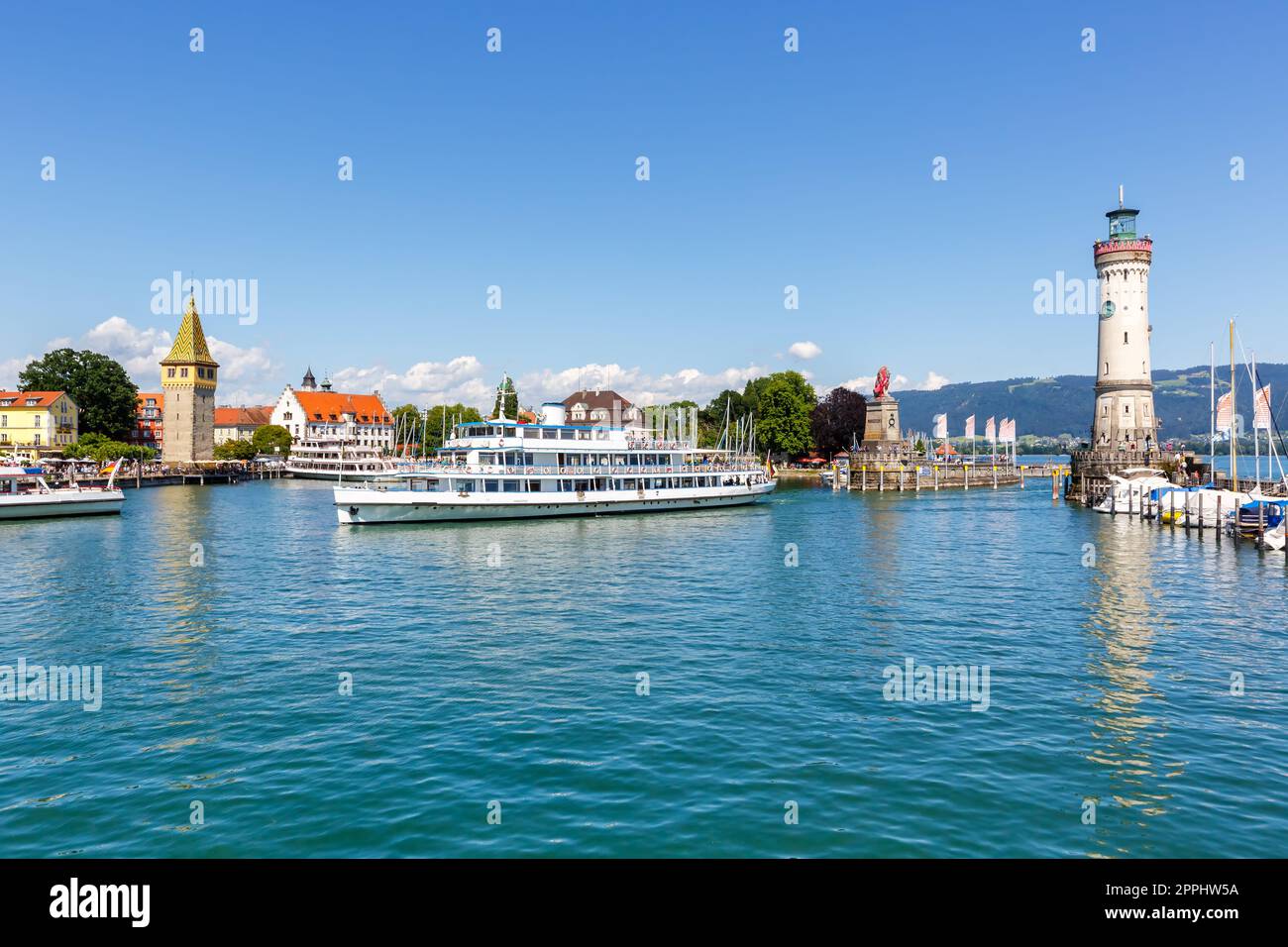 Lindau mit Jachthafen am Bodensee Schifffahrt in Deutschland Stockfoto