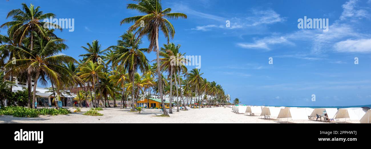 Playa Spratt Bight Strandurlaub mit Palmen Panorama Urlaubssee auf der Insel San Andres in Kolumbien Stockfoto