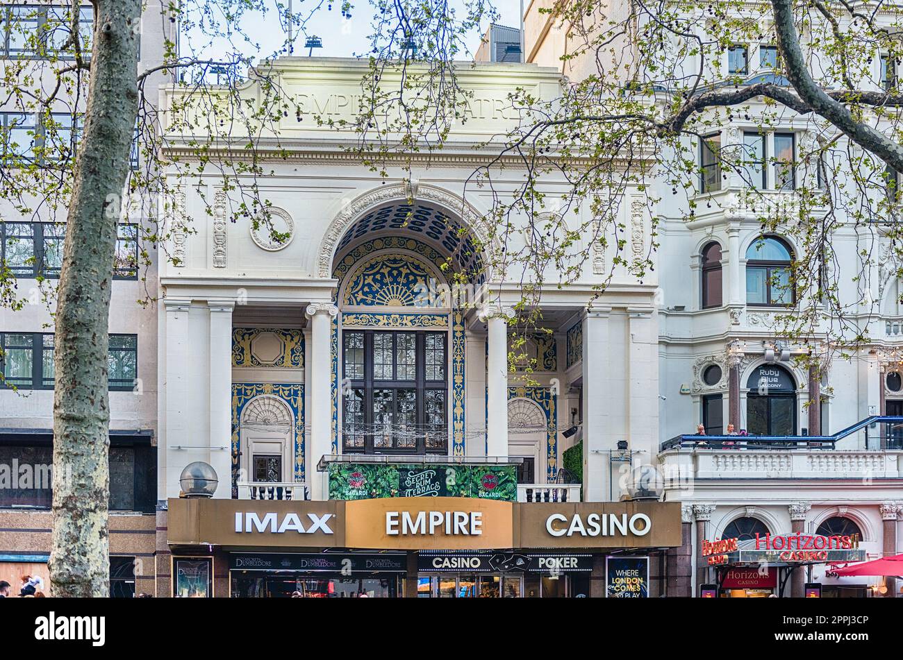 Fassade des Empire Cinema in Leicester Square, London, Großbritannien Stockfoto