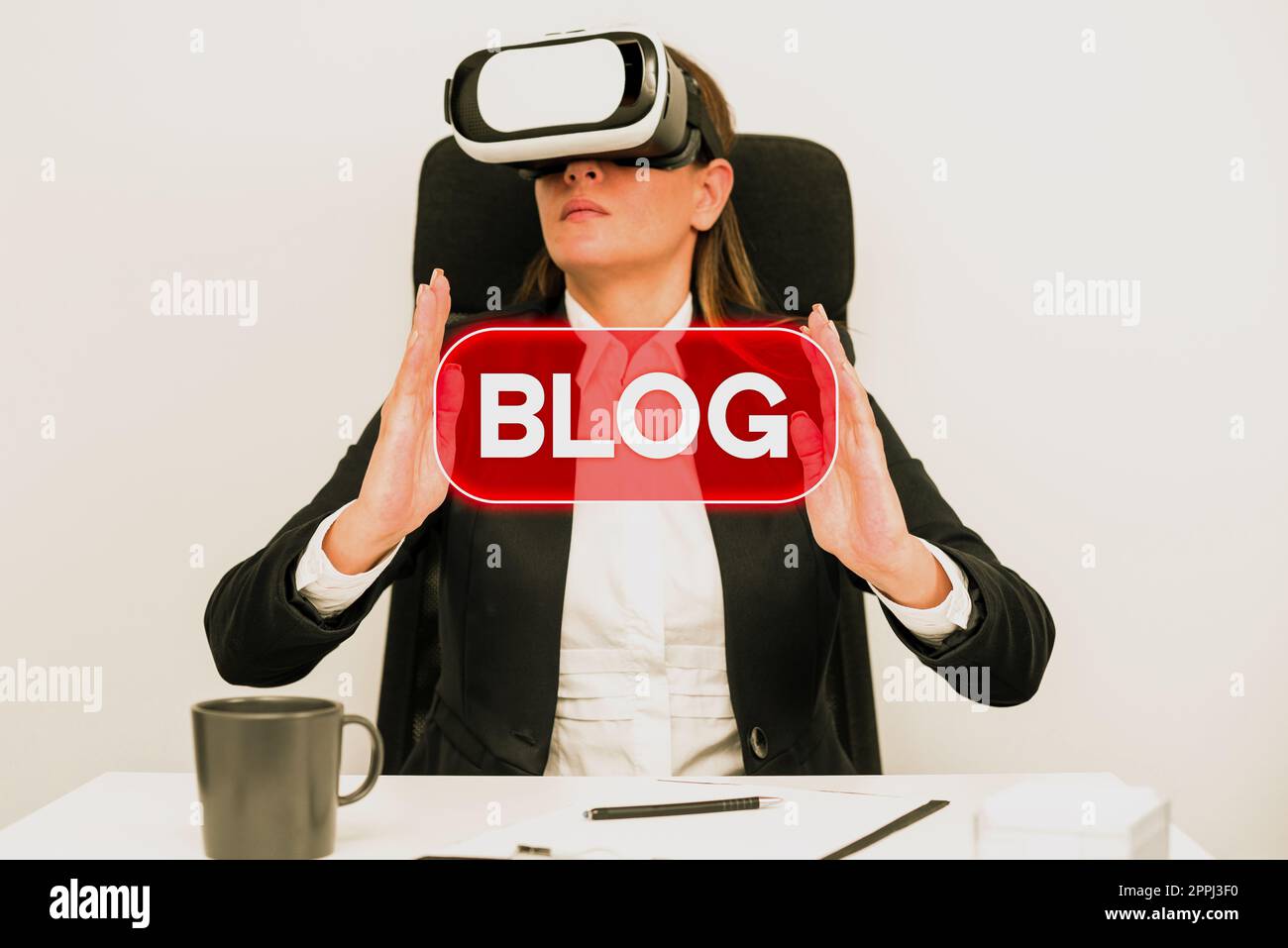 Textbeschriftung mit Blogfrage. Konzeptionelle Fotolösungstechnik, die spontane Beiträge durch Gesten von Führungskräften und Lernfähigkeit mit dem Virtual Reality Simulator beinhaltet. Stockfoto