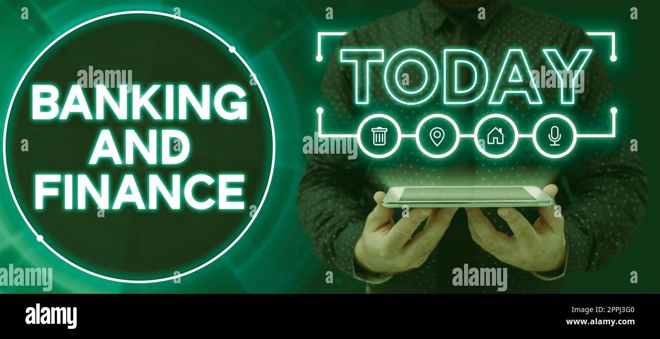 Konzeptionelle Darstellung von Banking und Finance. Ein Wort über Finanzen und Buchhaltung, Geldverwaltung von Investmentman mit Tablet projiziert digitale Symbole, die wichtige Informationen präsentieren. Stockfoto