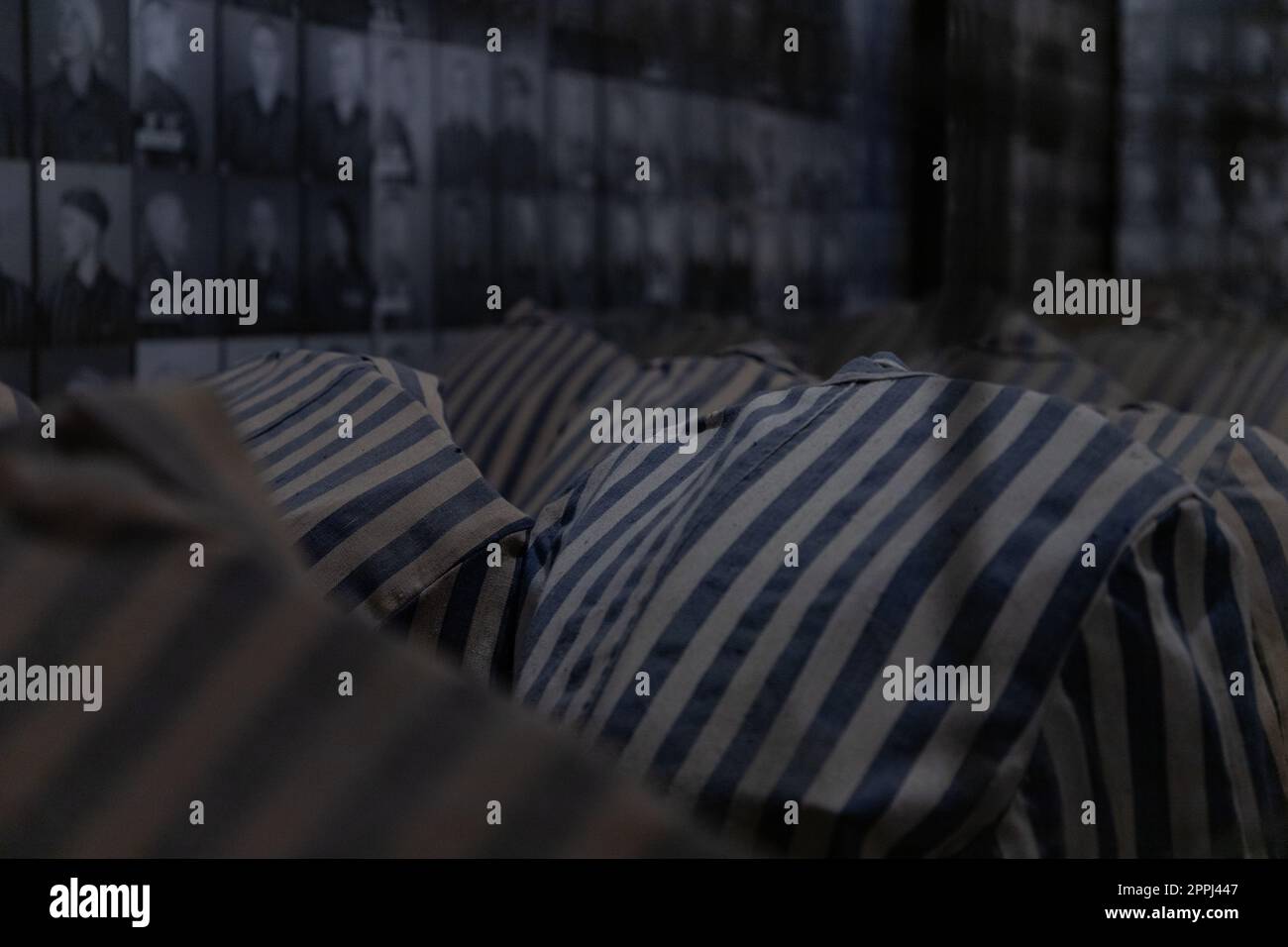 Auschwitz-Gefangenenuniformen Stockfoto