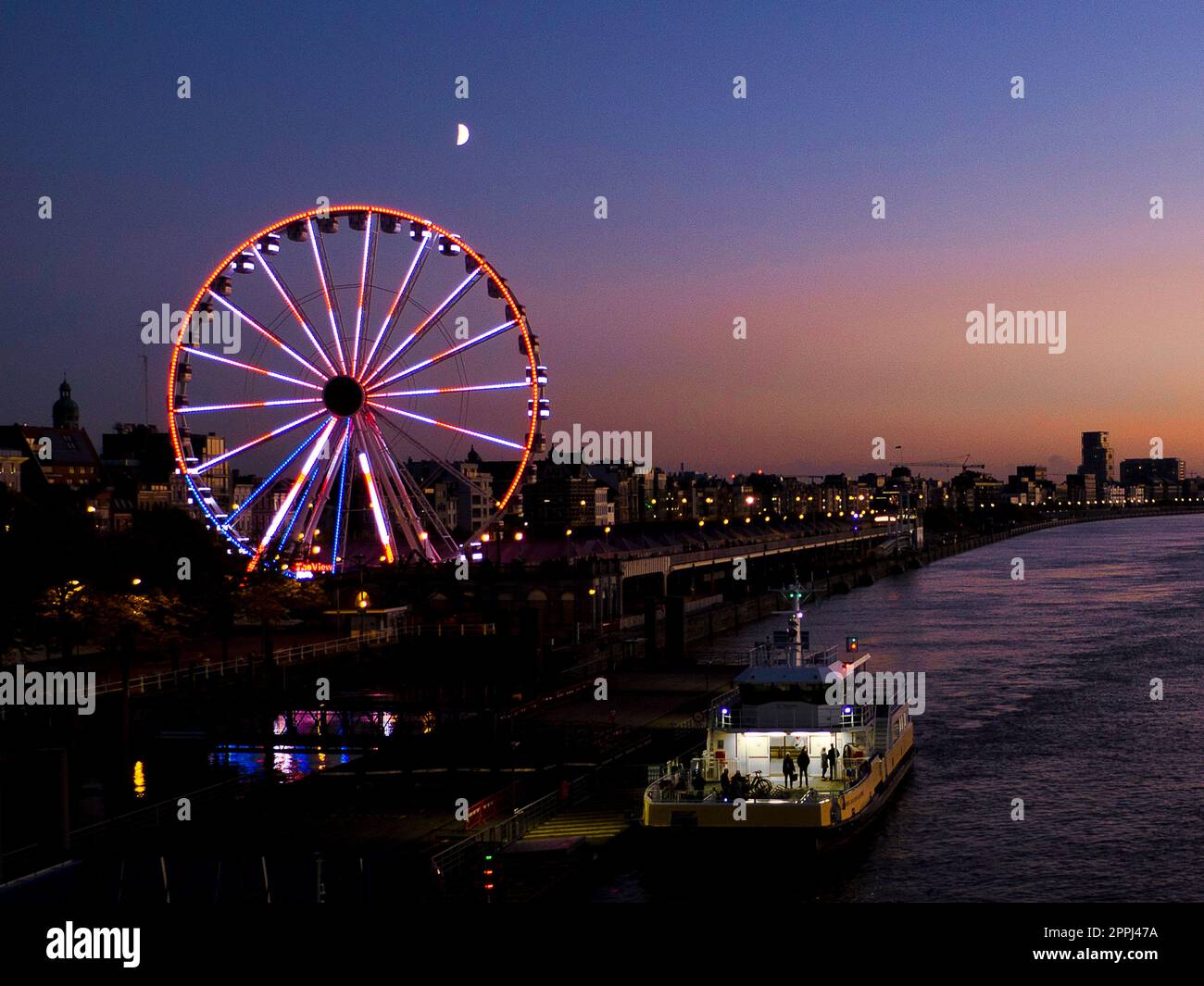 Belgien, Antwerpen - Riesenrad / The View Cross Wheel am Schelde Stockfoto