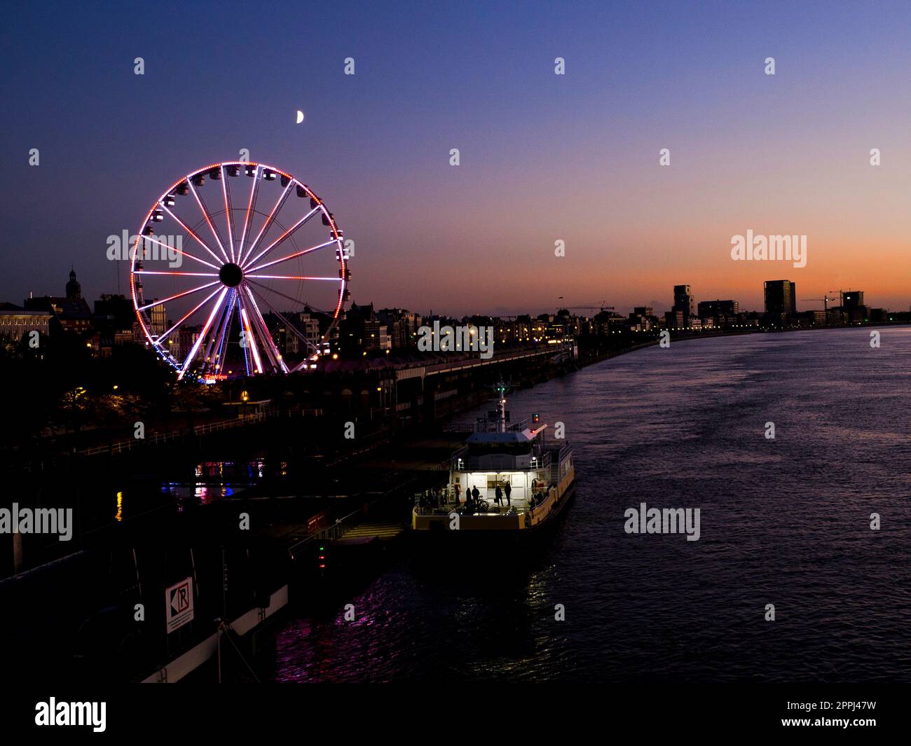 Belgien, Antwerpen - Riesenrad / The View Cross Wheel am Schelde Stockfoto