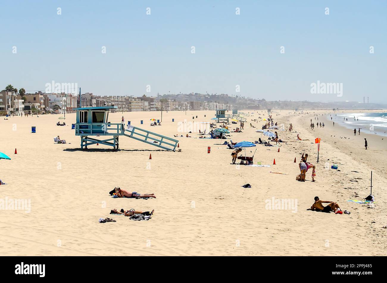 Menschen, die einen sonnigen Tag in Venice Beach, Kalifornien, USA genießen Stockfoto