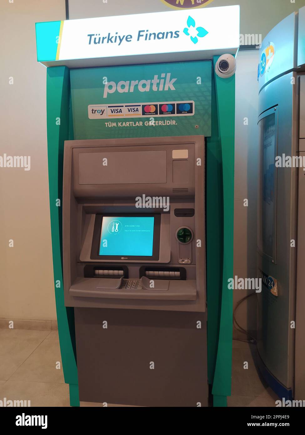 Istanbul Türkei - 21. April 2019: Neues Flughafenterminal Istanbul. Geldautomaten im Wartezimmer des Flughafens. Stockfoto