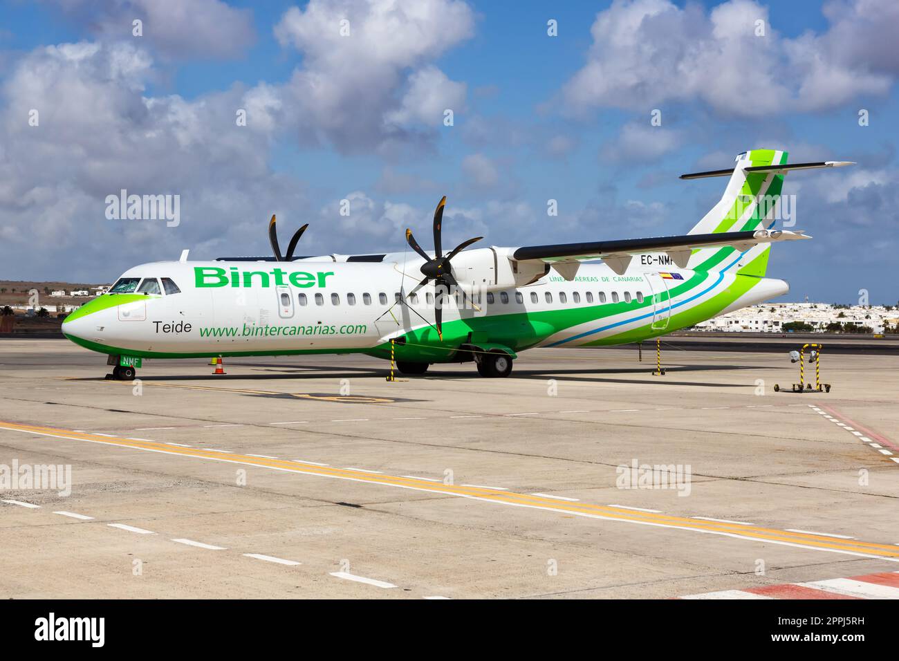 Binter Canarias ATR 72-600 Flugzeug am Lanzarote Flughafen in Spanien Stockfoto