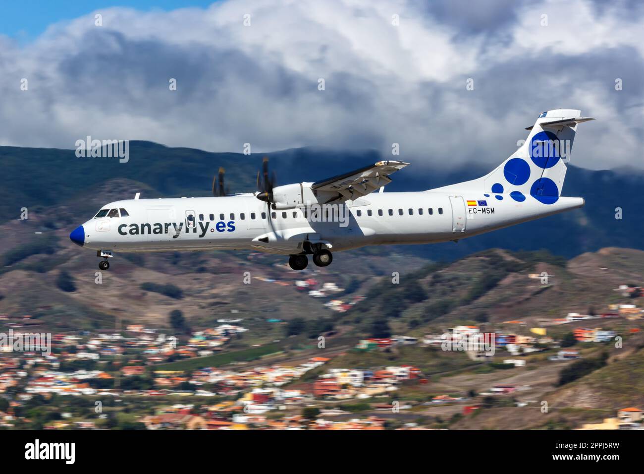 CanaryFliegen Sie ATR 72-500 Flugzeug am Flughafen Teneriffa Norte in Spanien Stockfoto