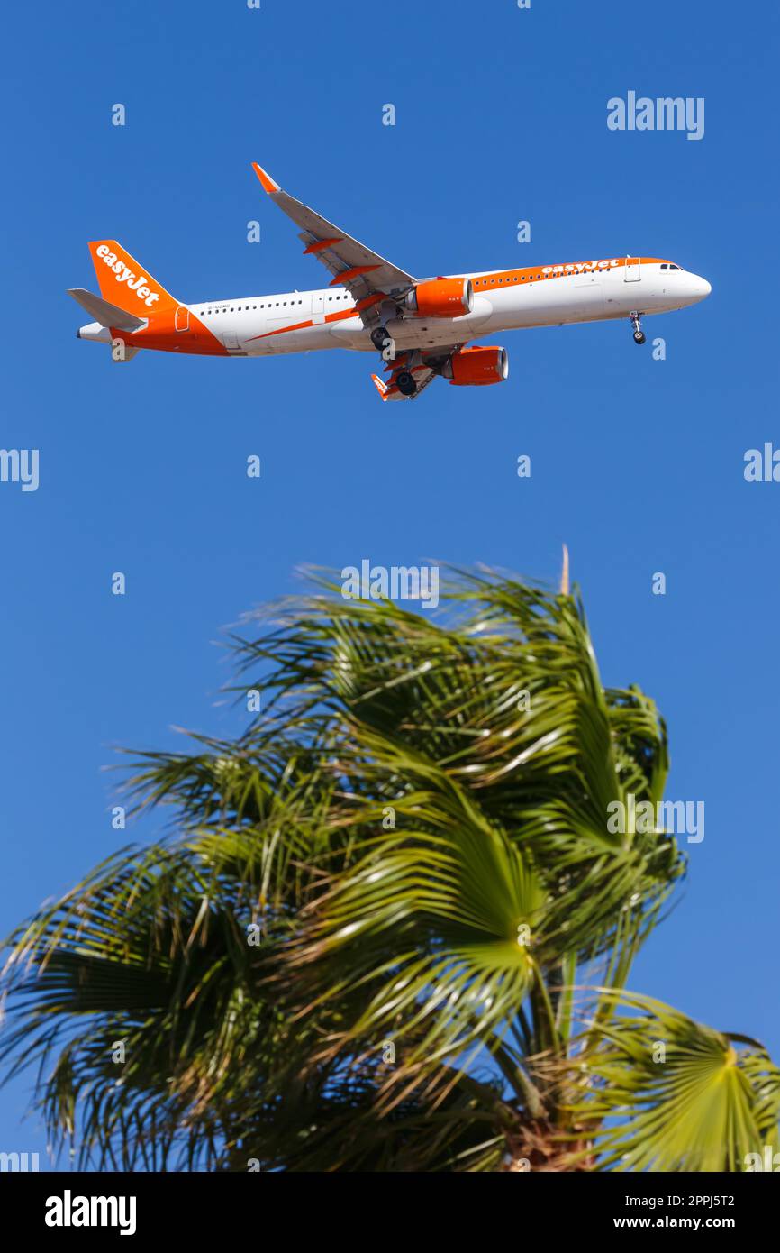 Teneriffa, Spanien - 22. September 2022: EasyJet Airbus A321neo ...