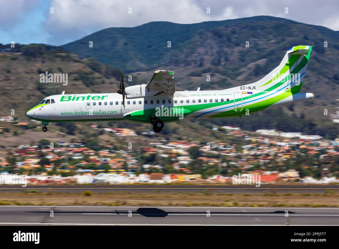 Binter Canarias ATR 72-600 Flugzeug am Teneriffa Norte Flughafen in Spanien Stockfoto