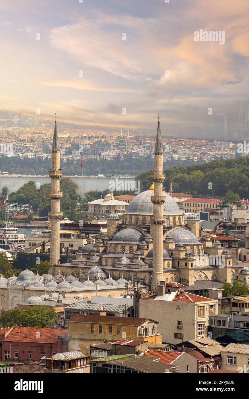 Ariel-Blick auf die Rustem-Pascha-Moschee, von der Suleymaniye-Moschee, Istanbul, Türkei Stockfoto