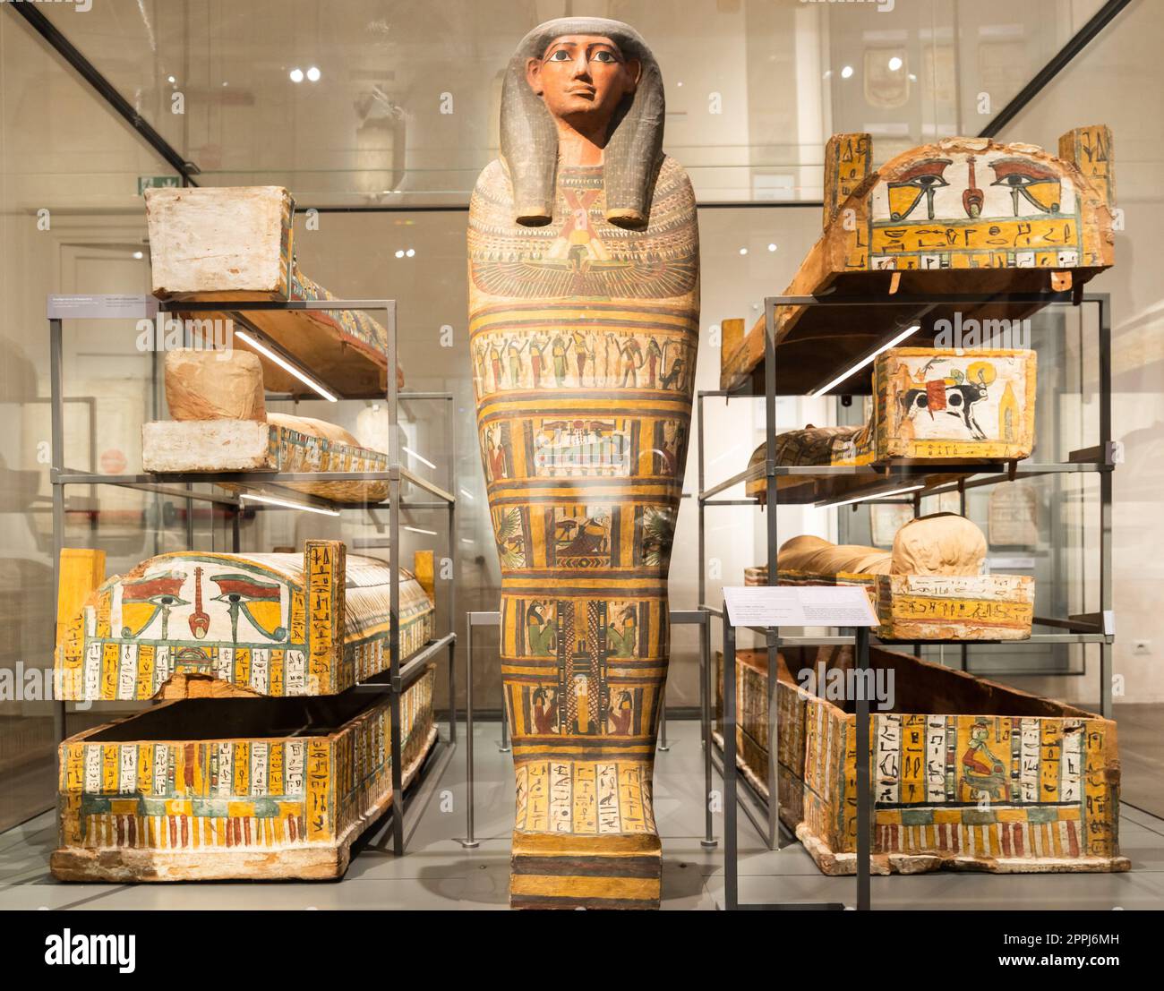 Turin, Italien - Ägyptisches Museum, Mumienraum Three Systers, 772 - 664 v. Chr. Ägyptische Archäologie, Sarchophagus. Stockfoto