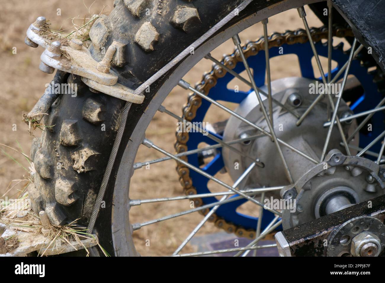 Extremsport auf dem Motorrad. Detail des Rades für den Aufstieg unmöglich Stockfoto