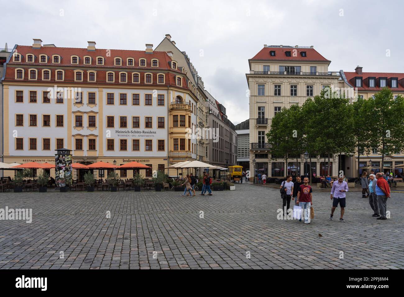 DRESDEN - 27. AUGUST 2022: Neumarkt in der Altstadt. Dresden ist die Hauptstadt des Freistaates Sachsen. Stockfoto