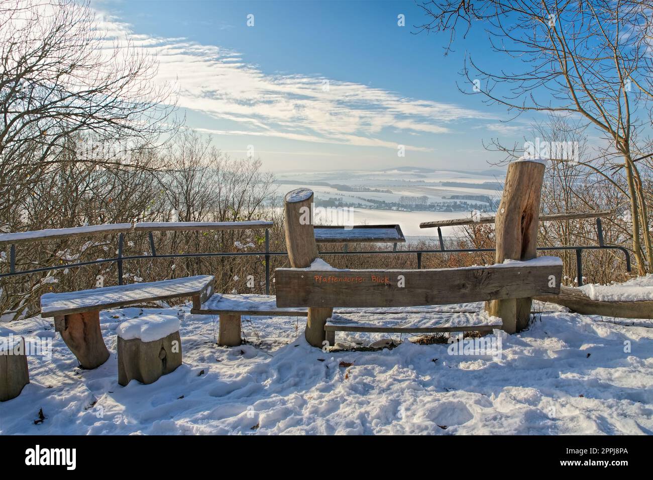 In der Stadt Goerlitz, im Winter die Landeskrone, Blick nach Süden in Oberlußland Stockfoto