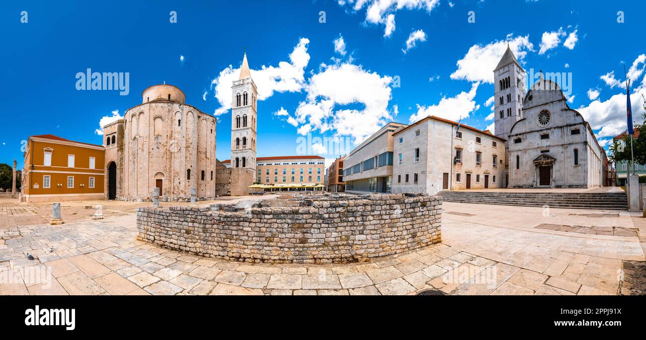 Historischer Platz von Zadar und Kathedrale von St. Donat mit Panoramablick Stockfoto