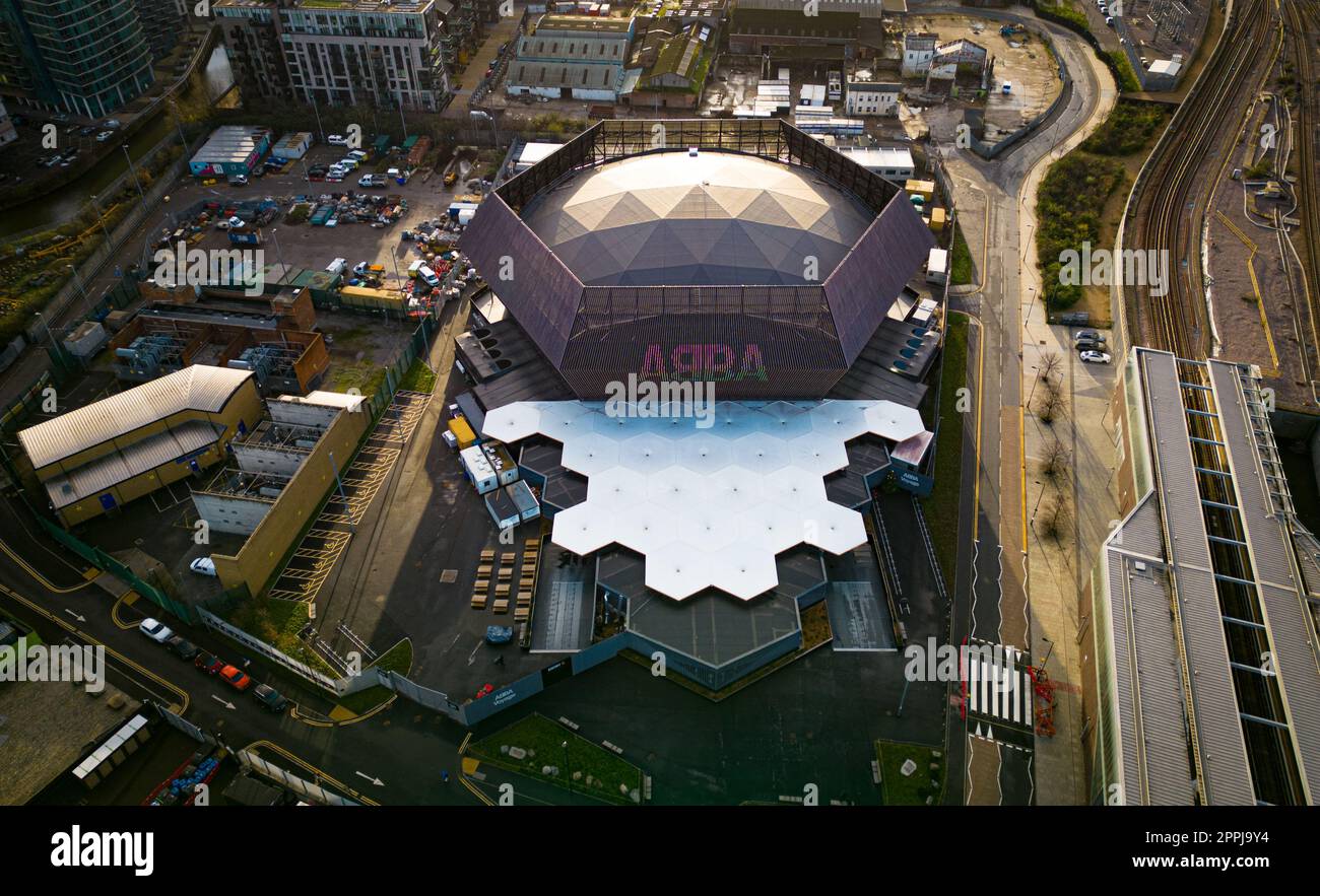 ABBA Arena in London - Luftaufnahme über die Konzerthalle - LONDON,  Großbritannien - 20. DEZEMBER 2022 Stockfotografie - Alamy