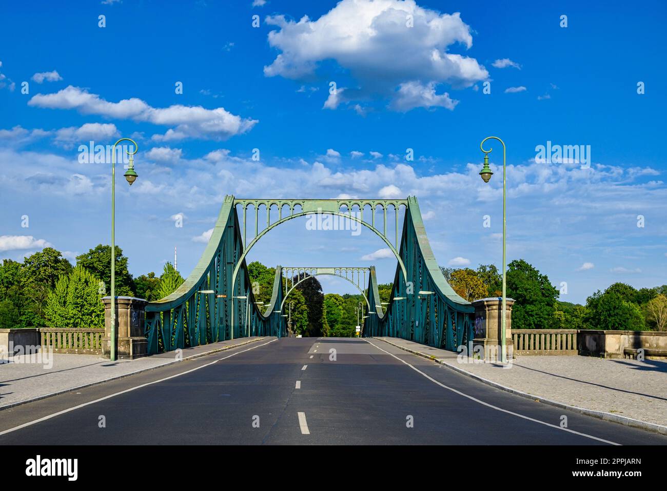Die Glienicker-Brücke über den Havel zwischen Berlin und Potsdam Stockfoto